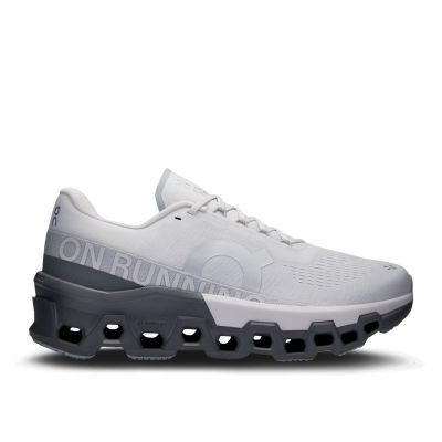 On Cloudmonster 2 heren